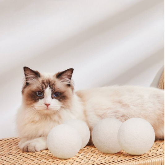Natural Wool Play Ball for Cats - Fun and Engaging