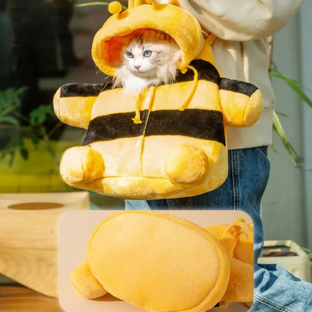Charming Cat Travel Bag - Cozy Carrier for Cold Days